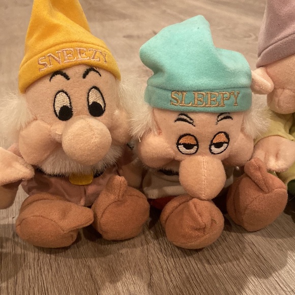 Vintage Disney Snow White Lot of 5 Dwarf Beanbag Plush - Picture 3 of 5